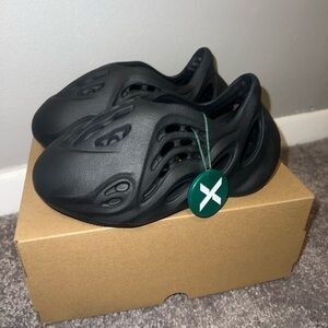 Little Kids Size 10 Yeezy Foam Runners